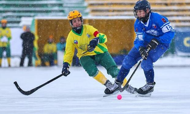 В Архангельске проходит межрегиональный турнир по хоккею с мячом среди юношей