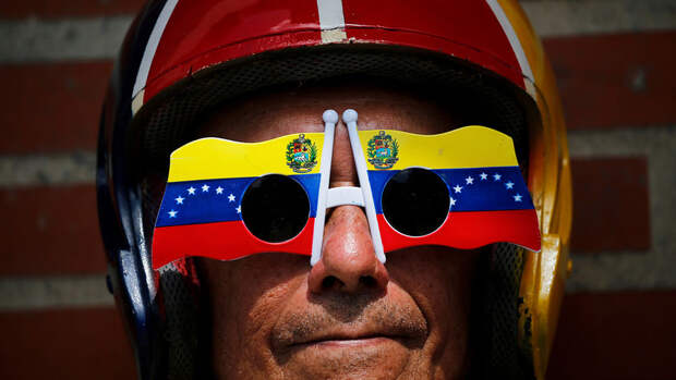 Национальная ассамблея Венесуэлы одобрила "переход к демократии"