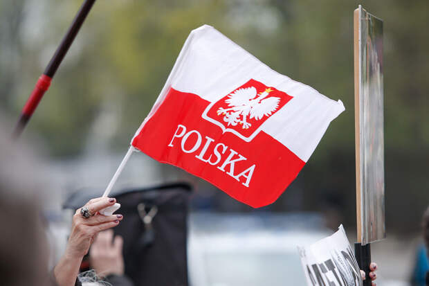 Rzeczpospolita: в аэропорту Варшавы задержали украинца с глушителем радиочастот