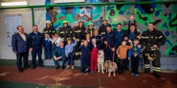 Первоклашки побывали в гостях у московских пожарных. Фото предоставила пресс-служба префектуры ЦАО
