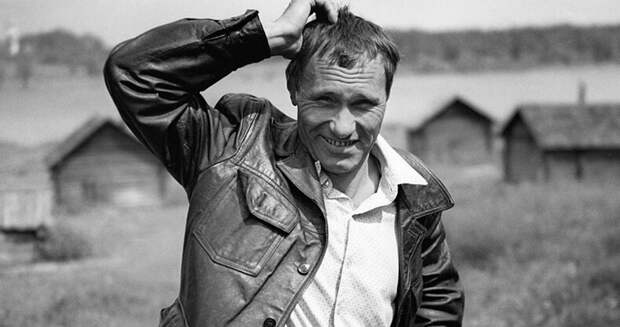 Василий Шукшин: Не старость сама по себе уважается, а прожитая жизнь. Если она была Василий Шукшин: Не старость сама по себе уважается, а прожитая жизнь. Если она была