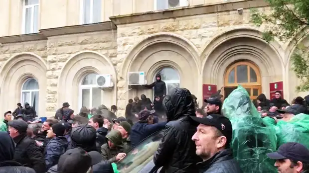 «Практически единогласное решение»: ЦИК Абхазии назначила новые выборы президента на 22 марта