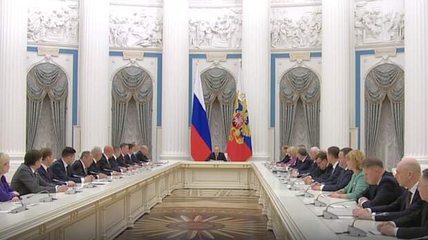 «Впереди у нас много задач»: Путин — на встрече с новым составом правительства РФ