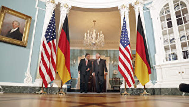 Министр иностранных дел Германии Зигмар Габриэль и госсекретарь Рекс Тиллерсон. Архивное фото