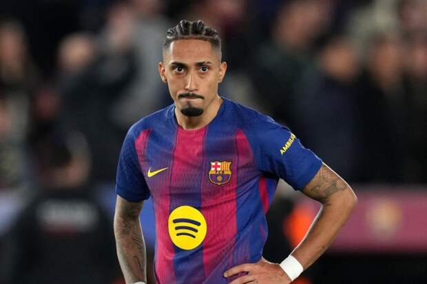 «Это был украденный матч». Рафинья — о судействе в игре «Барселоны» с «Атлетико»