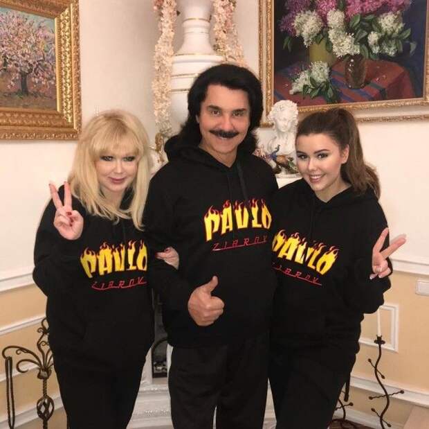 Павел Зибров с женой Мариной и дочерью Дианой Павел Зибров с женой Мариной и дочерью Дианой
