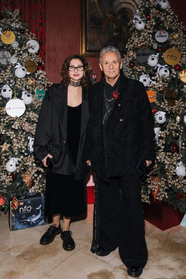 Ценный подарок: Юлия Снигирь, Виктория Толстоганова и Стася Милославская