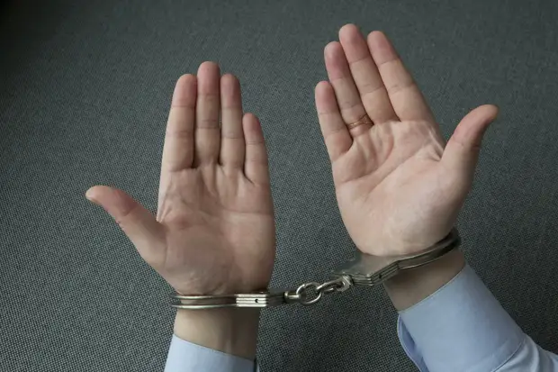 В Ростове за крупную взятку в миллион рублей будут судить полицейского