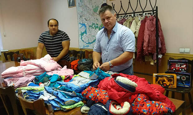 В Нижегородском районе семьи передали гуманитарную помощь для жителей Иркутской области. Фото: ER.RU
