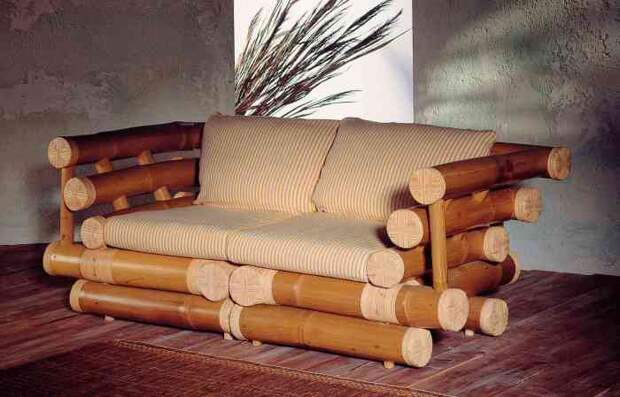 Модный вариант дивана из массивного бамбука - главная составляющая восточного интерьера.
