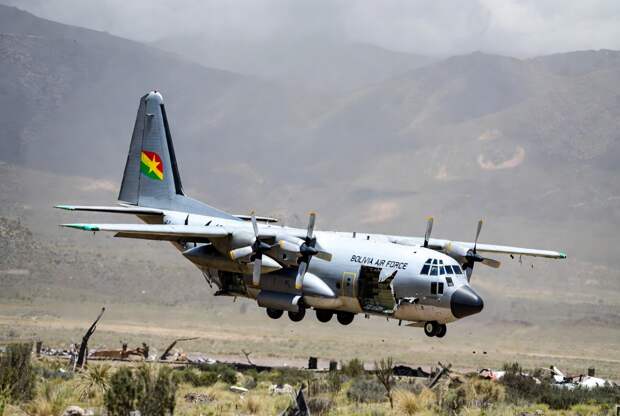 Военный самолет набитый деньгами рухнул в Боливии