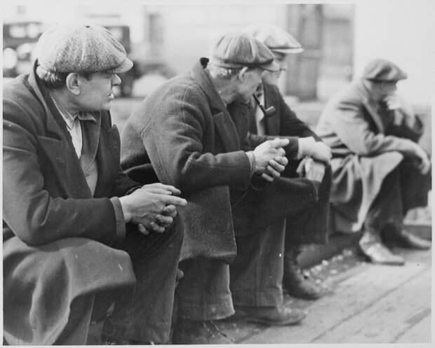 Очередь безработных в доках Нью-Йорка, 1934 год - Национальное управление архивов и документации (США).