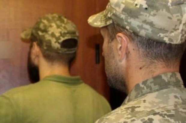 В Кривом Роге горожане разбили окно в автомобиле ТЦК