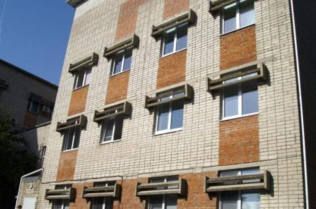 Зачем на окнах советских домов устанавливали такие козырьки