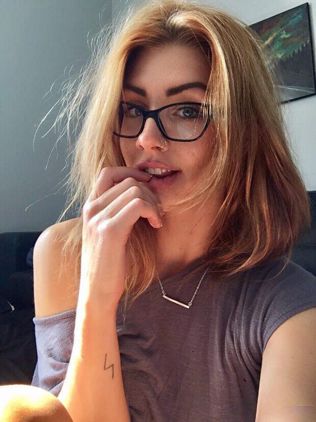 Vintage tinder pee glasses