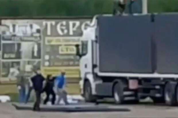 В Госдуме назвали мужественными водителей, останавливавших взлет БПЛА