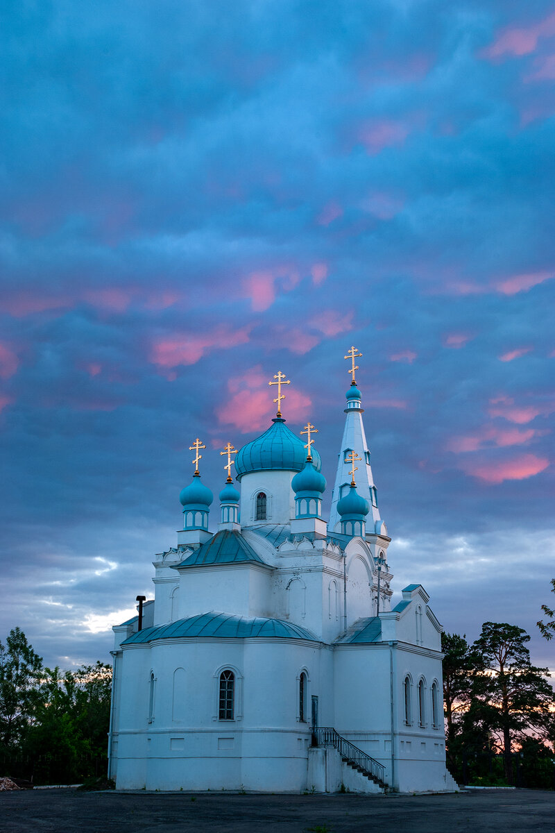Храм Александра Невского на закате.