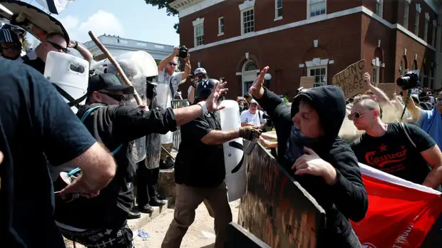 «Обвинять Москву удобно»: как в акциях протеста во Франции усмотрели «российский след»