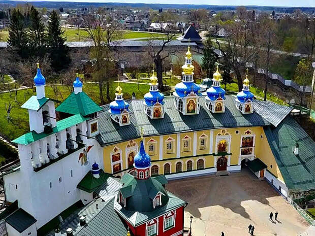 Псково-Печерский монастырь. Картинка из открытого источника.