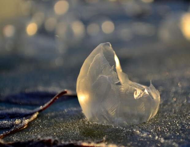 angelakelly07 Хрустальные шары: Девушка фотографирует мыльные пузыри в мороз
