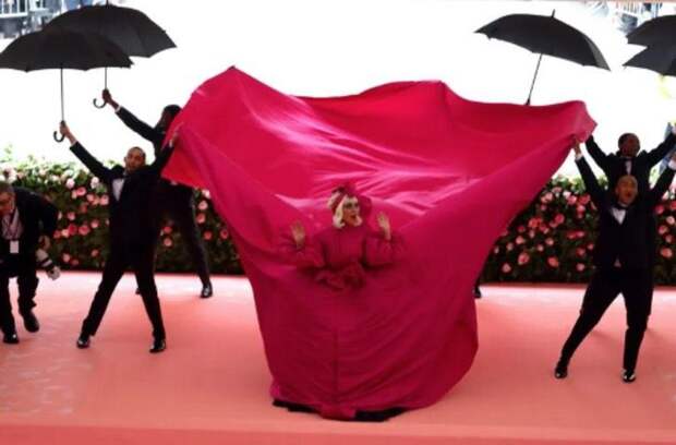 Такое увидеть можно только на Met Gala 2019: самые неординарные образы, в которых блистали звезды