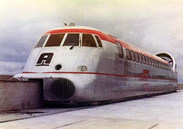 Aerotrain I80 - ретро скоростной поезд.