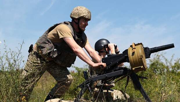 Украинские силовики продают позиции у линии соприкосновения, заявили в ЛНР