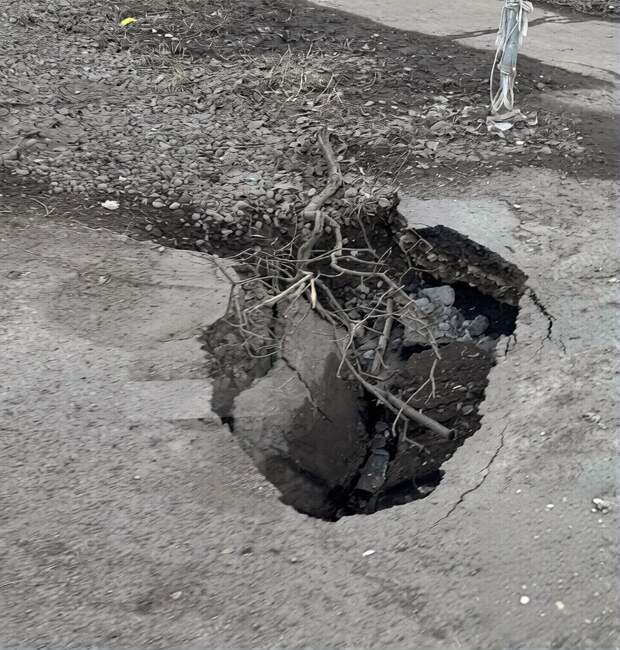 Открылся портал в «Нижний мир» возле 8 школы в Макеевке