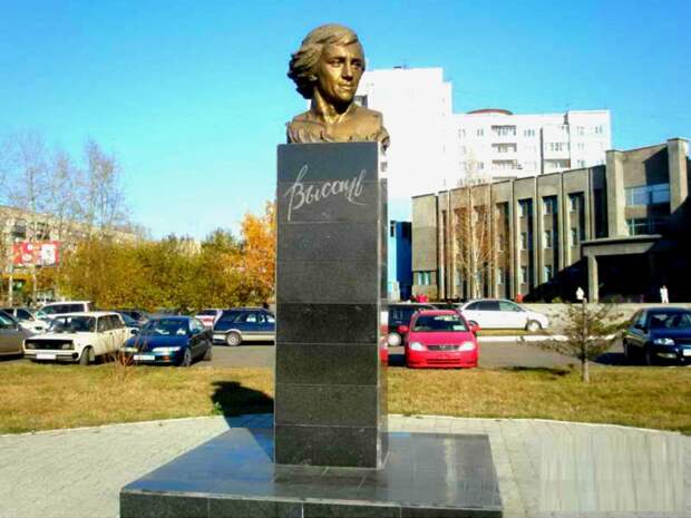 75 Памятник Владимиру Высоцкому в Барнауле