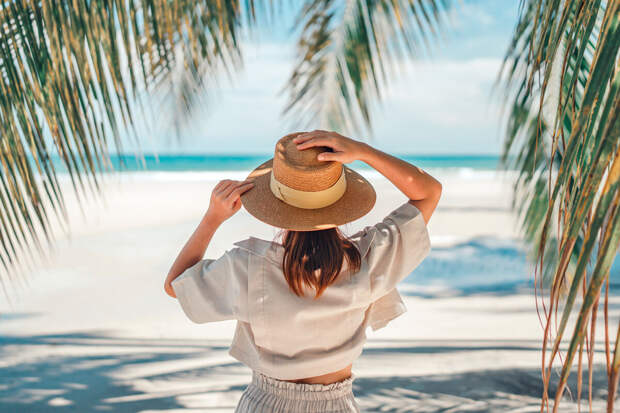 Baza: туроператоры начали требовать с россиян доплаты за уже проданные путевки