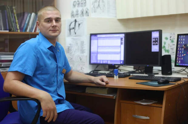 В Туапсе (Краснодарский край) простились с погибшим в зоне СВО 39-летним врачом-рентгенологом Владимиром Зарубкиным. Он отправился на передовую добровольцем в феврале 2023 года. се эти месяцы работал на первой линии обороны – погиб героически, вытаскивая раненых бойцов с поля боя. До этого он работал в Туапсинской центральной районной больнице. В 2020 году одним из первых отправился в ковидный госпиталь, месяцами жил в «Красной зоне».