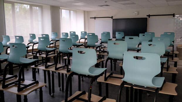 Учительница несколько месяцев насиловала 13-летних школьников