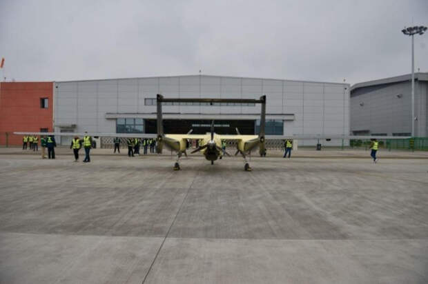 pervyi-polet-novogo-kitaiskogo-tyazhelogo-trehdvigatelnogo-bespilotnogo-letatel-5rcx5ap8-1579209721.t (640x426, 109Kb)