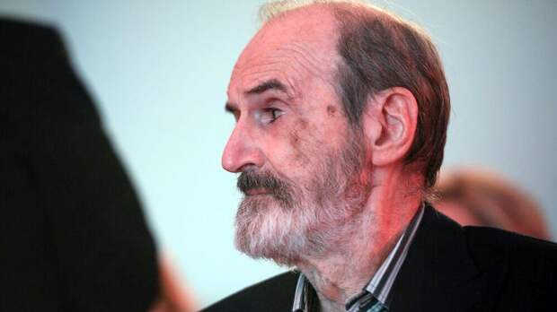 Эрик Булатов