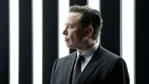 Песков заявил, что Twitter при Маске вряд ли станет свободнее