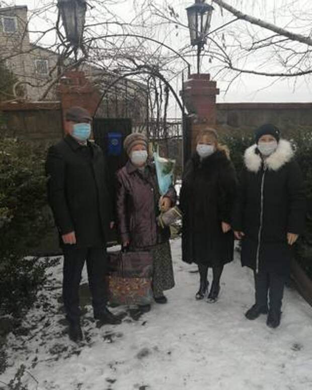 В Карачаево-Черкесии поздравили женщин-ветеранов, врачей, учителей  с Международным женским днём