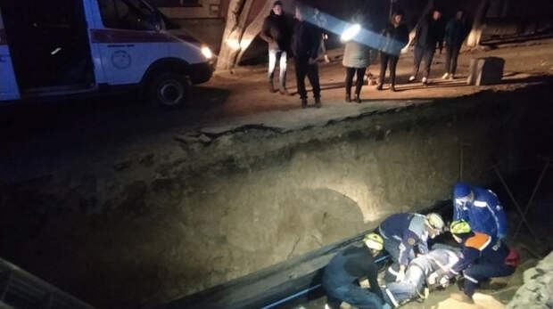 В Симферополе мужчина упал в трёхметровую яму и потерял сознание