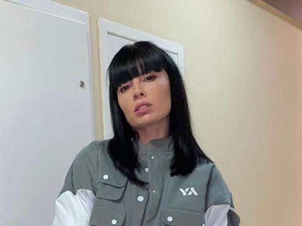 Эротические танцы в латексе, перформанс в клетке: Ермолаева устроила вечеринку с налетом садо-мазо