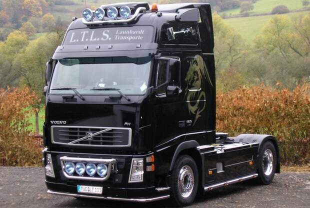 Iron Knight созданный на основе Volvo FH. 