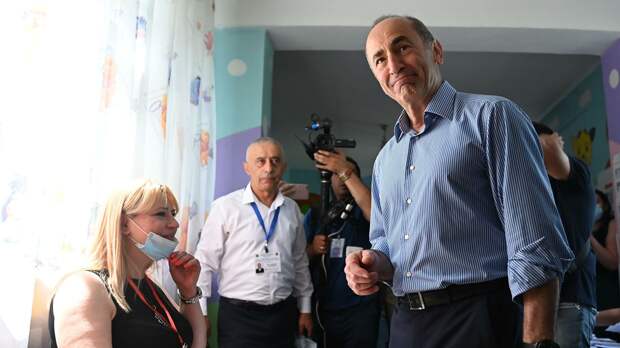Блок Кочаряна обвинил полицию в препятствовании сбору подписей 