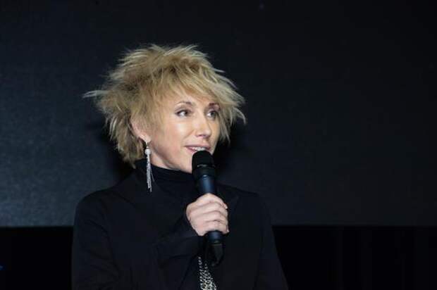 Елена Воробей раскрыла, как живут артисты: «Болеем, платим за коммуналку, еду покупаем, в «голубых огоньках» снимаемся бесплатно»