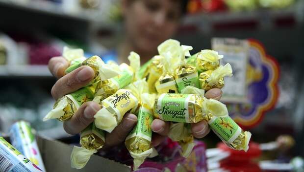 На Украине громят магазины Roshen президента Порошенко
