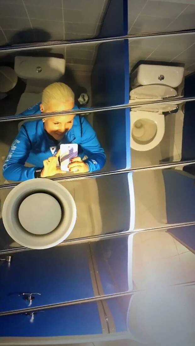 Когда зеркало в ванной умеет развеселить