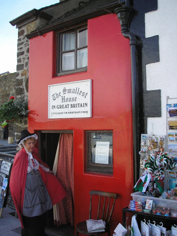 The_Smallest_House_in_Great_Britain The Smallest House in Great Britain Самые маленькие дома в мире