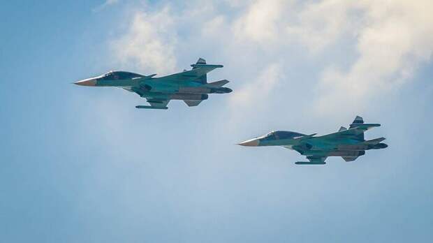 У базы ВМФ РФ в Сирии по тревоге были подняты истребители Су-34