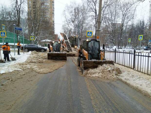 Уборка снега. Фото предоставлено управой района Марфино