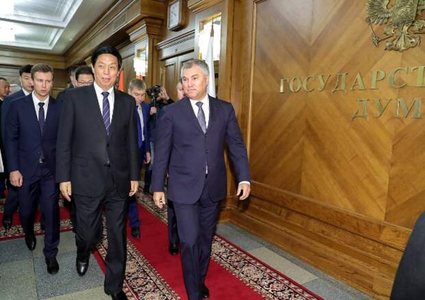 Вячеслав Володин и Ли Чжаньшу. Фото: duma.gov.ru