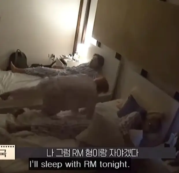 Было кое-что интимное! Инсайдер: «Чонгук вылетел из номера отеля Намджуна, замотанный в одеяло!»