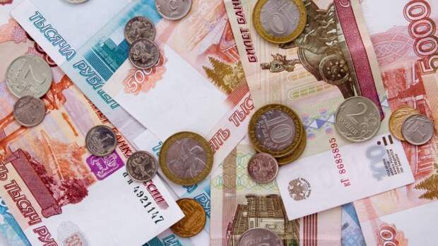Банк России перечислил банкноты, наиболее подверженные подделке