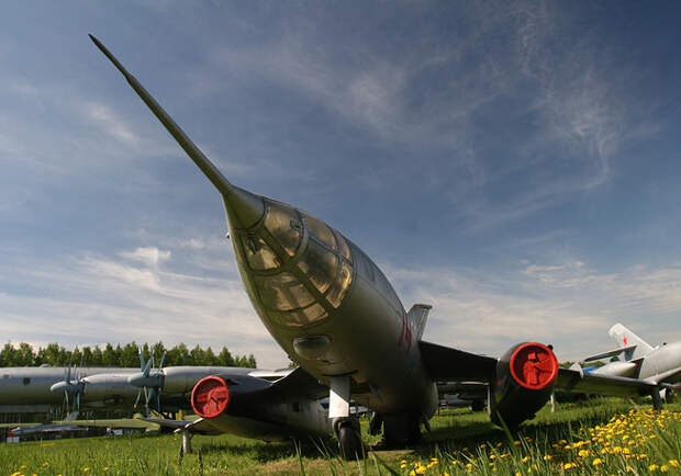 Истребитель-перехватчик Як-27 - экспонат музея Военно-воздушных сил в Монине